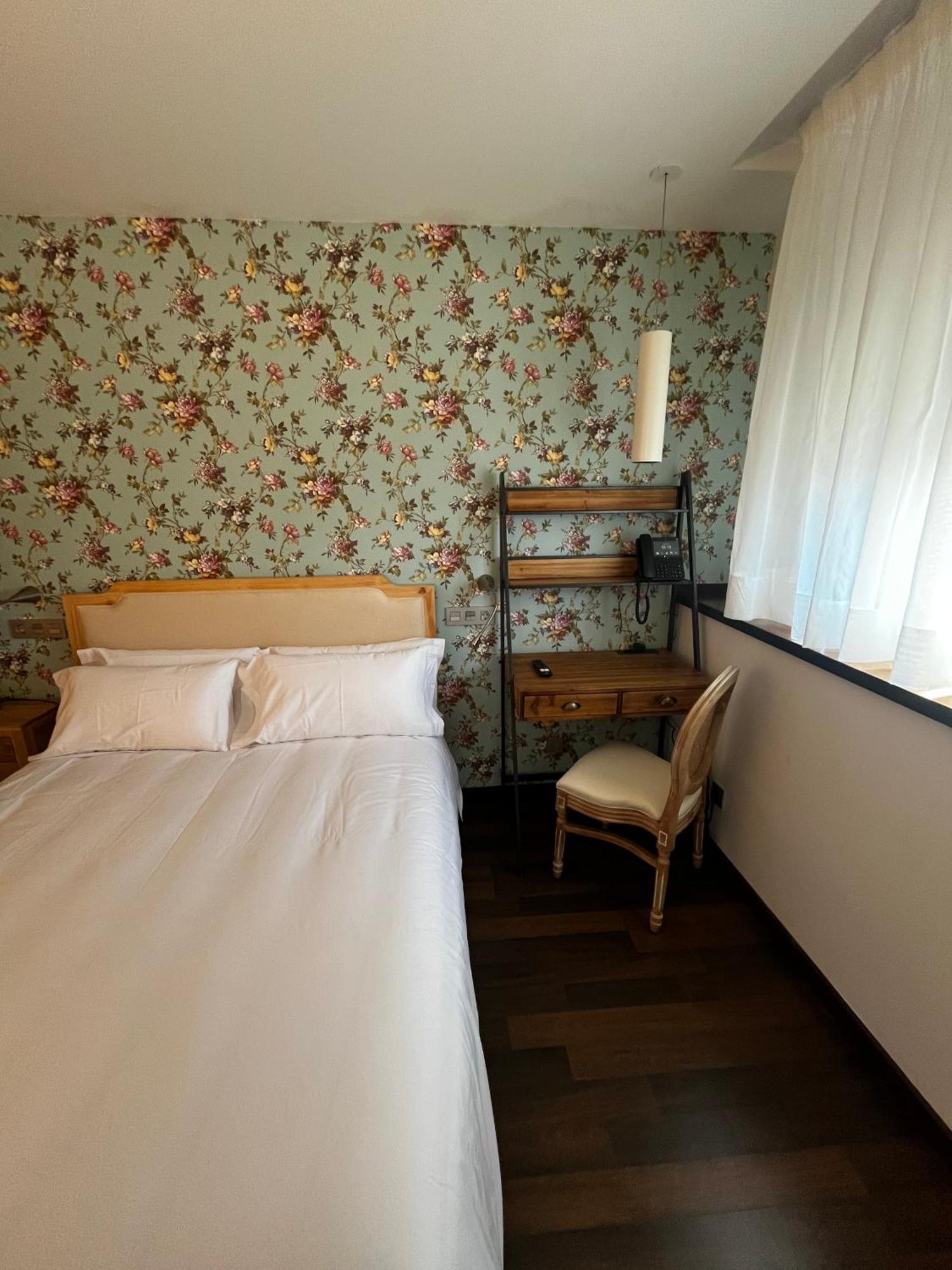 Christine Boutique Hotel El Barraco Extérieur photo